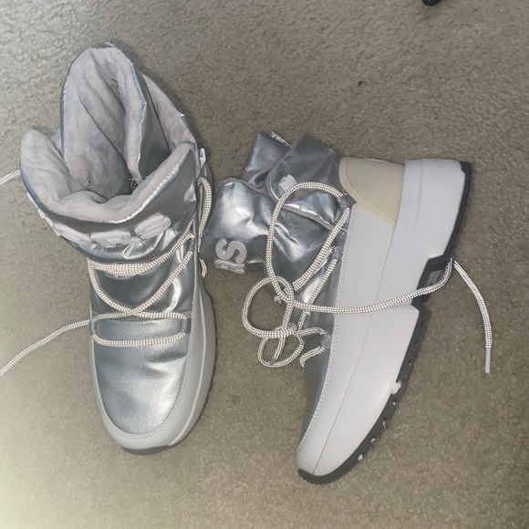 Micheal Kors moon boots - Picture 4 of 5